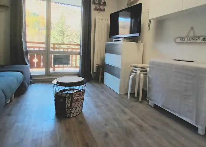 Studio charmant 4 personnes, plein SUD, pieds de piste, parking